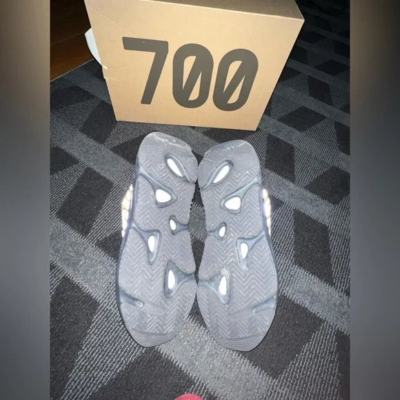 Adidas Yeezy 700 MNVN Honey Flux Size 16 - Picture 8 of 10